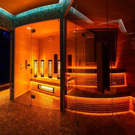 ホテル Na Bloniach 3*